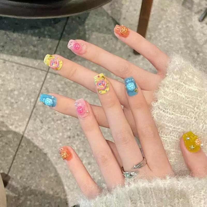Sewing Art - 100 mini-breloques en résine colorées en