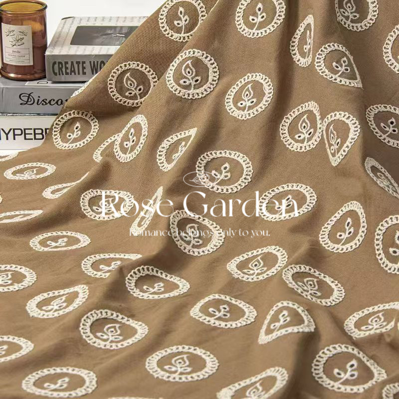 Tissu floral brodé bouclé L100 - Sewing Fabric avis et prix